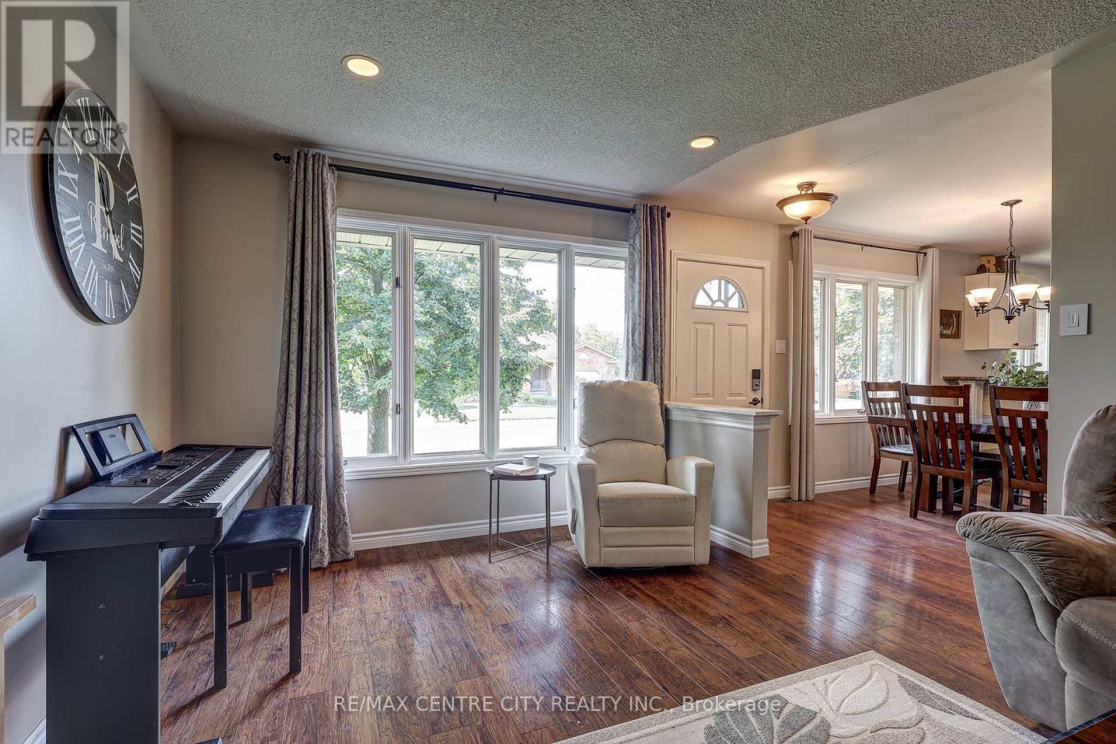 25 Hawthorne Crescent, Aylmer, Ontario  N5H 3C2 - Photo 4 - X12396257