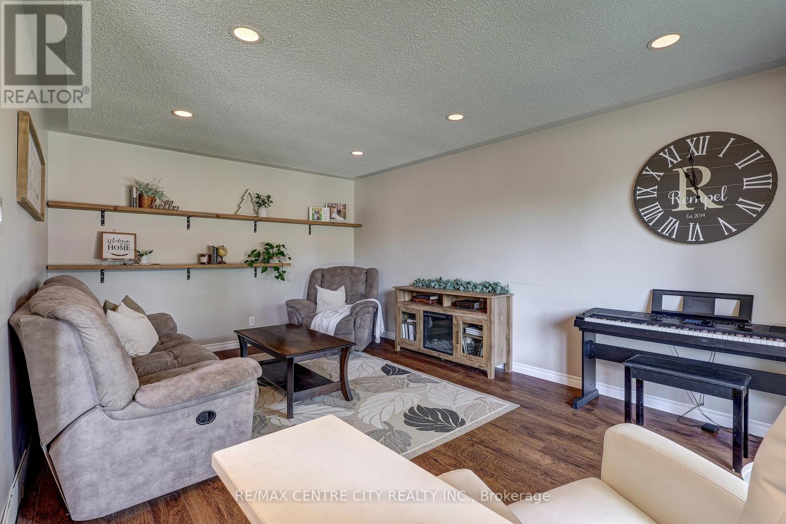 25 Hawthorne Crescent, Aylmer, Ontario  N5H 3C2 - Photo 5 - X12396257