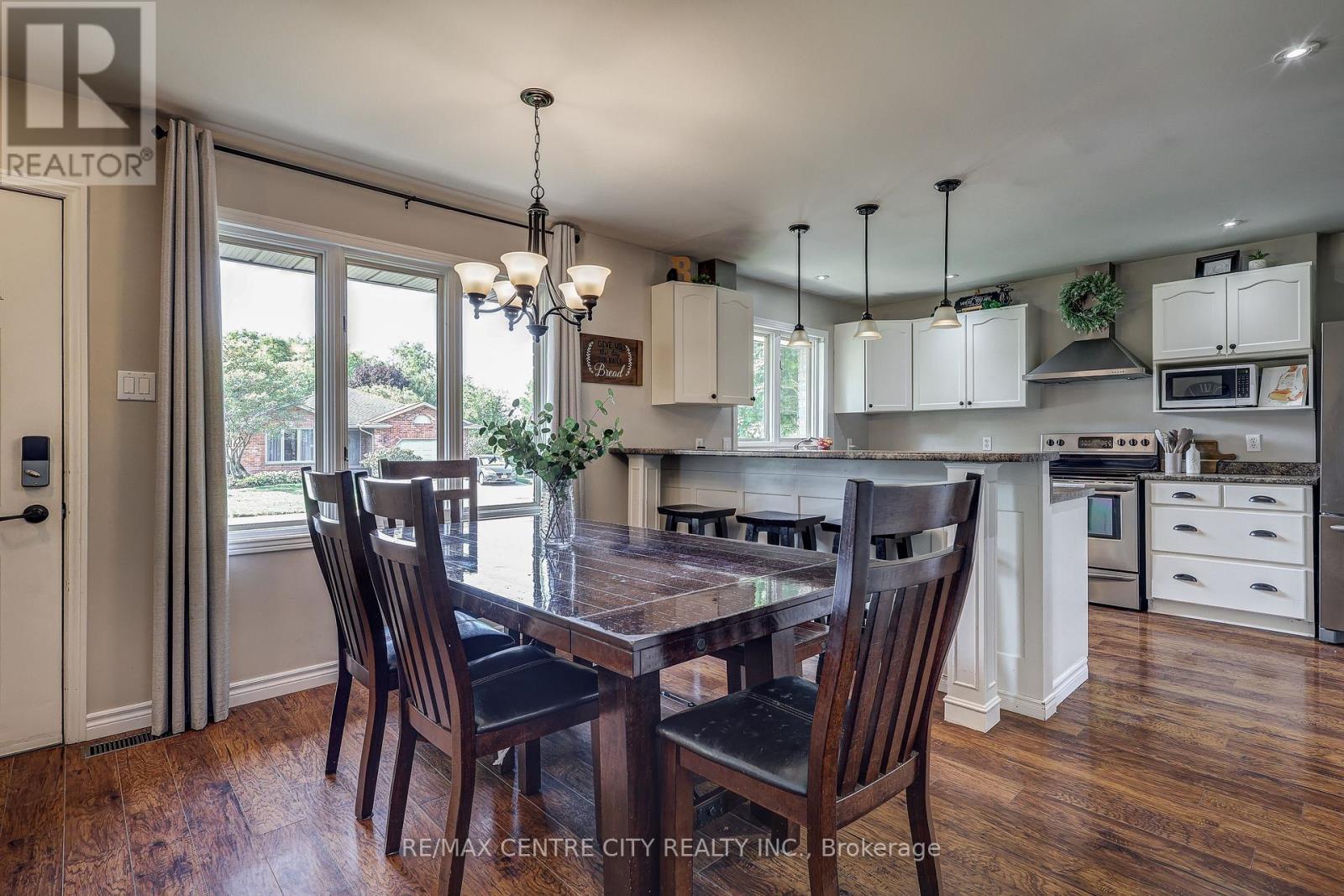 25 Hawthorne Crescent, Aylmer, Ontario  N5H 3C2 - Photo 7 - X12396257