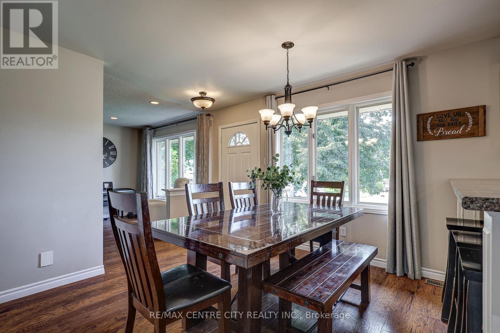 25 Hawthorne Crescent, Aylmer, Ontario  N5H 3C2 - Photo 8 - X12396257
