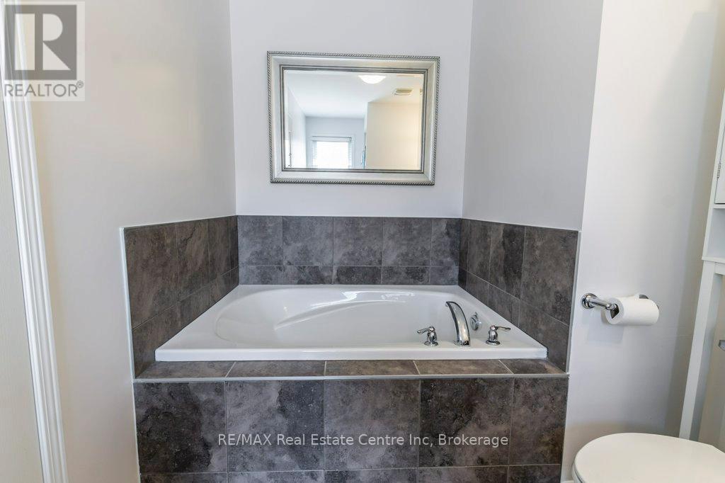 59 - 1035 Victoria Road S, Guelph, Ontario N1L 1B3 - Photo 14 - X12396270