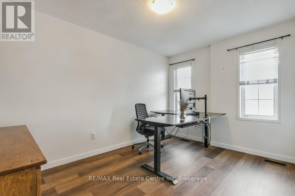 59 - 1035 Victoria Road S, Guelph, Ontario N1L 1B3 - Photo 9 - X12396270