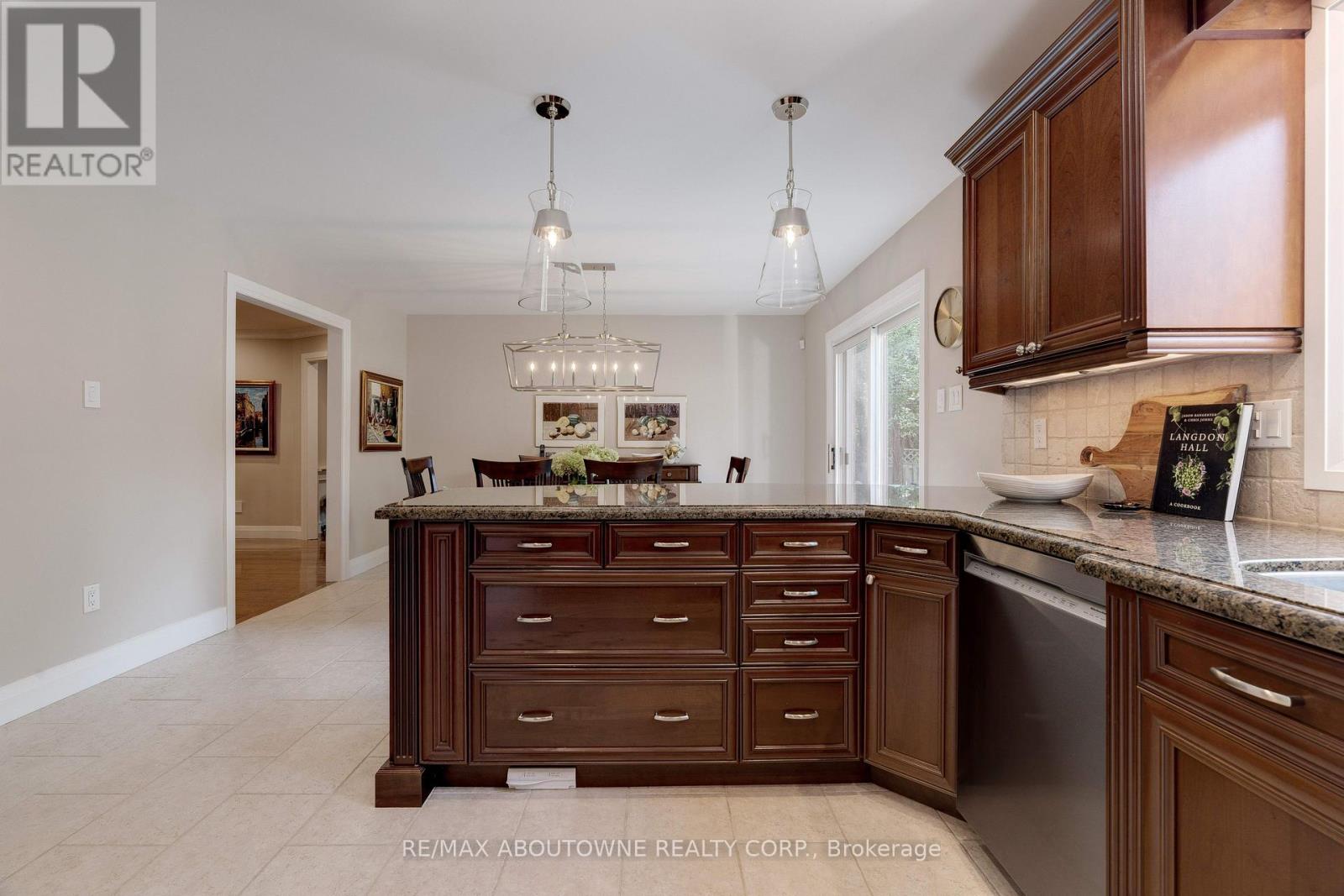 1397 Forestbrook Road, Oakville (Ga Glen Abbey), Ontario  L6M 2H6 - Photo 11 - W12396213