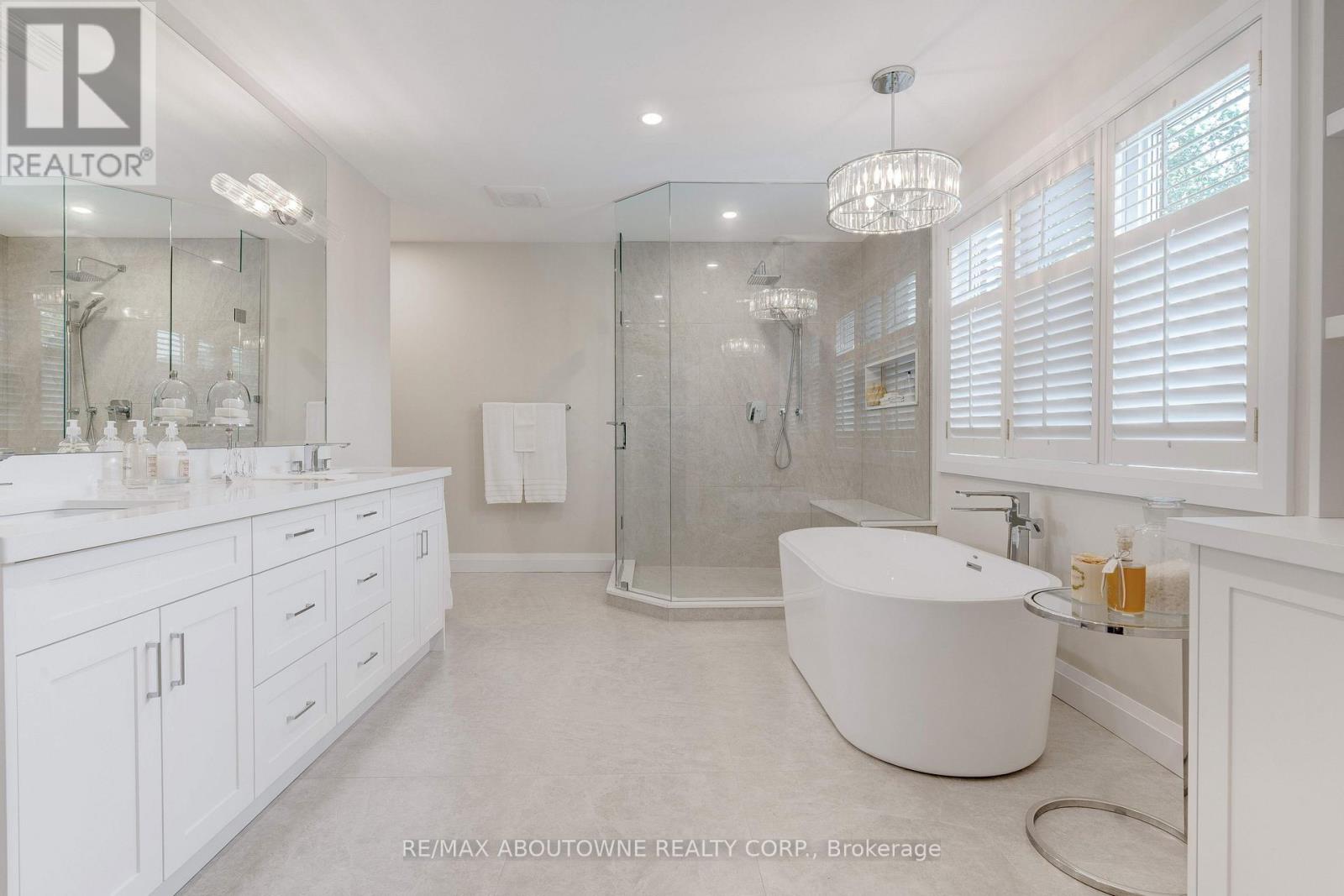 1397 Forestbrook Road, Oakville (Ga Glen Abbey), Ontario  L6M 2H6 - Photo 25 - W12396213