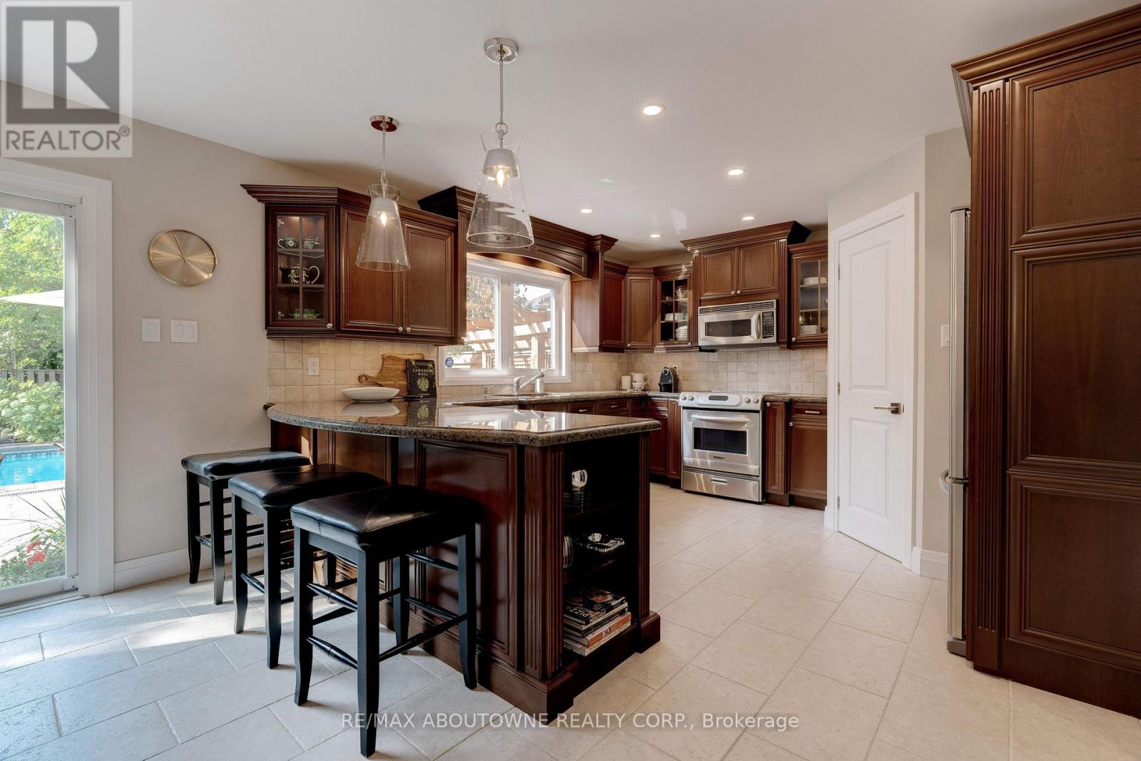 1397 Forestbrook Road, Oakville (Ga Glen Abbey), Ontario  L6M 2H6 - Photo 8 - W12396213