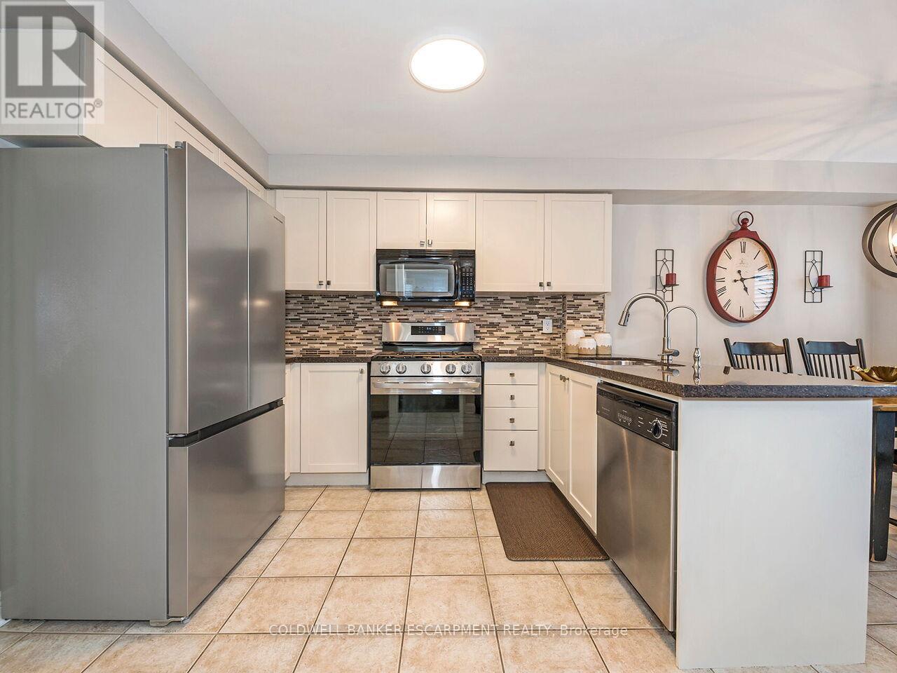 109 Mowat Crescent, Halton Hills, Ontario  L7G 6C7 - Photo 10 - W12396226