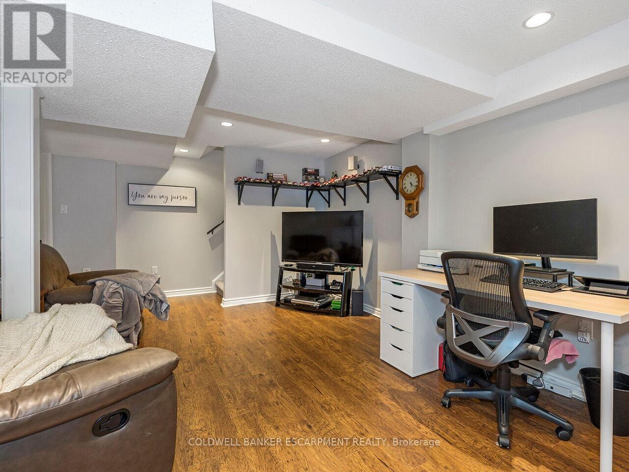 109 Mowat Crescent, Halton Hills, Ontario  L7G 6C7 - Photo 31 - W12396226