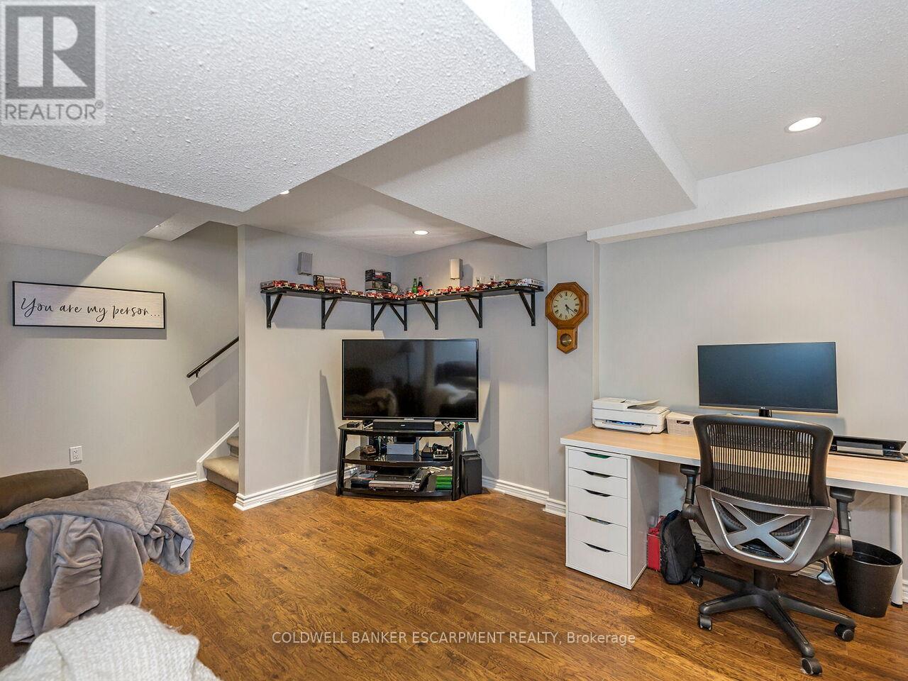 109 Mowat Crescent, Halton Hills, Ontario  L7G 6C7 - Photo 32 - W12396226