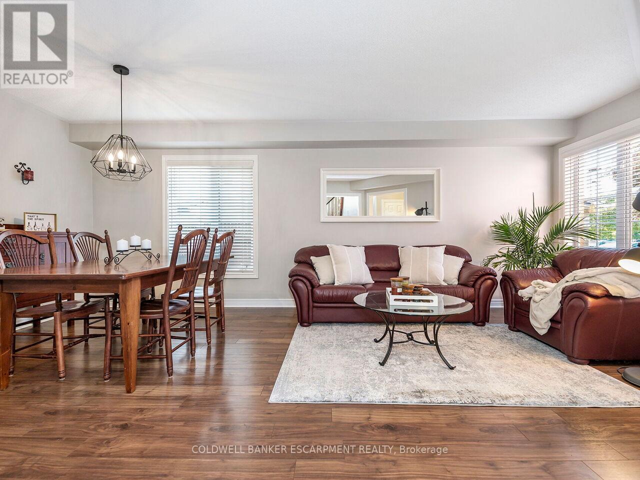 109 Mowat Crescent, Halton Hills, Ontario  L7G 6C7 - Photo 6 - W12396226