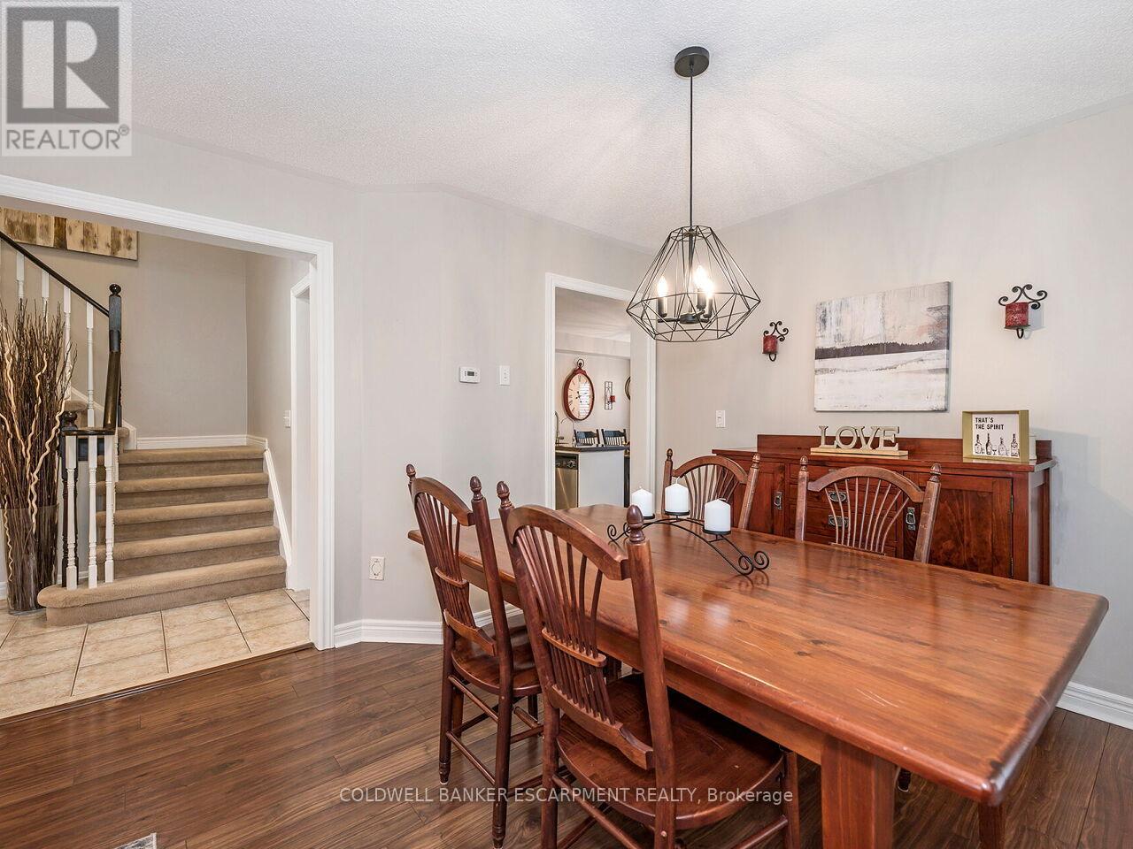 109 Mowat Crescent, Halton Hills, Ontario  L7G 6C7 - Photo 7 - W12396226