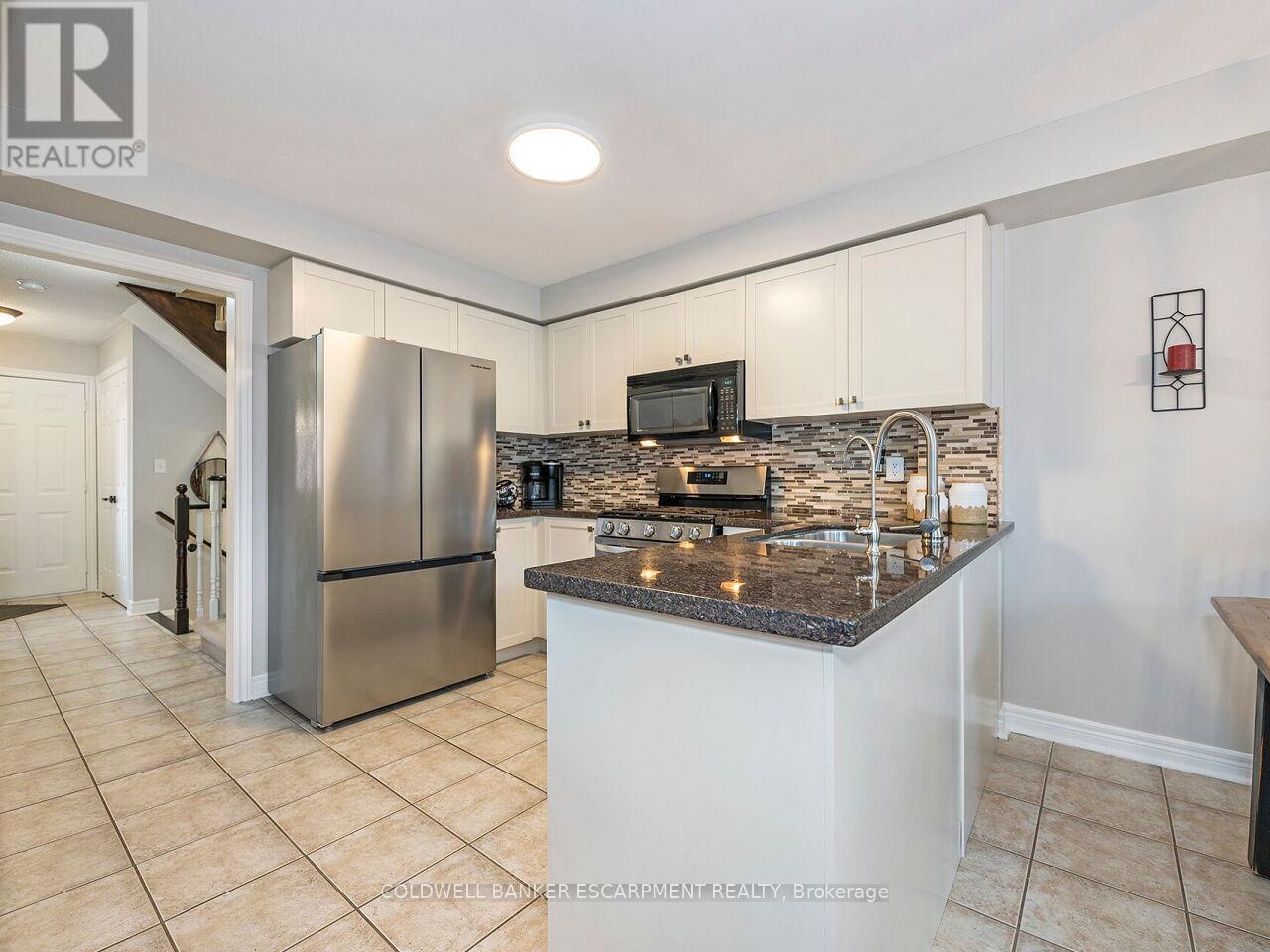 109 Mowat Crescent, Halton Hills, Ontario  L7G 6C7 - Photo 9 - W12396226