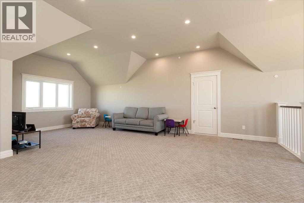 1 Edgemoor Way W, Lethbridge, Alberta  T1J 5R6 - Photo 18 - A2238937