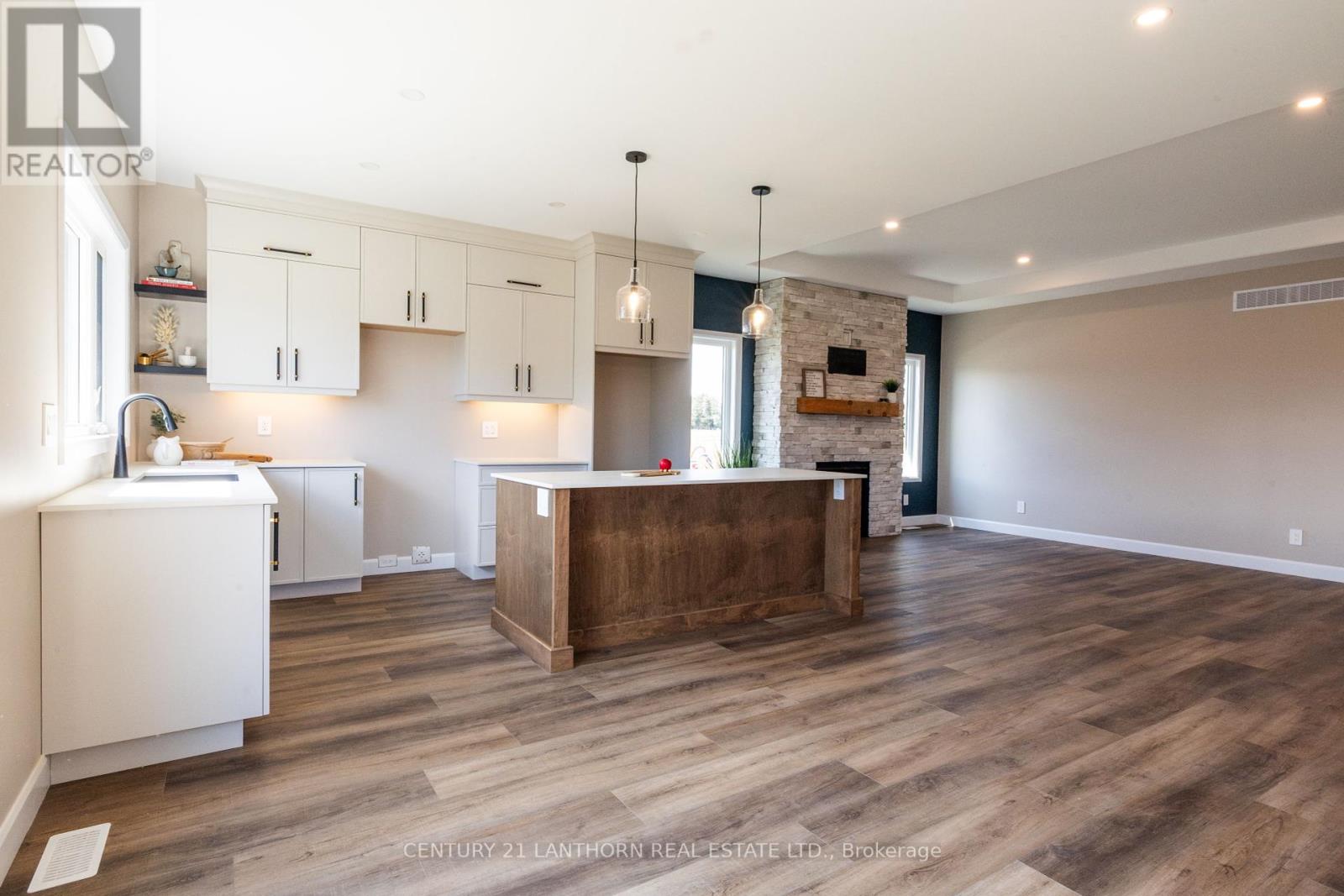 60 Hastings Park Drive, Belleville (Belleville Ward), Ontario  K8P 0H7 - Photo 10 - X12396269