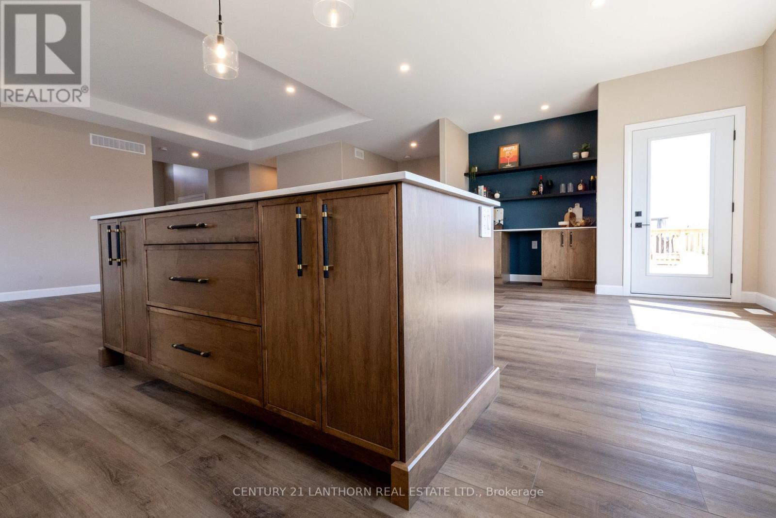 60 Hastings Park Drive, Belleville (Belleville Ward), Ontario  K8P 0H7 - Photo 12 - X12396269