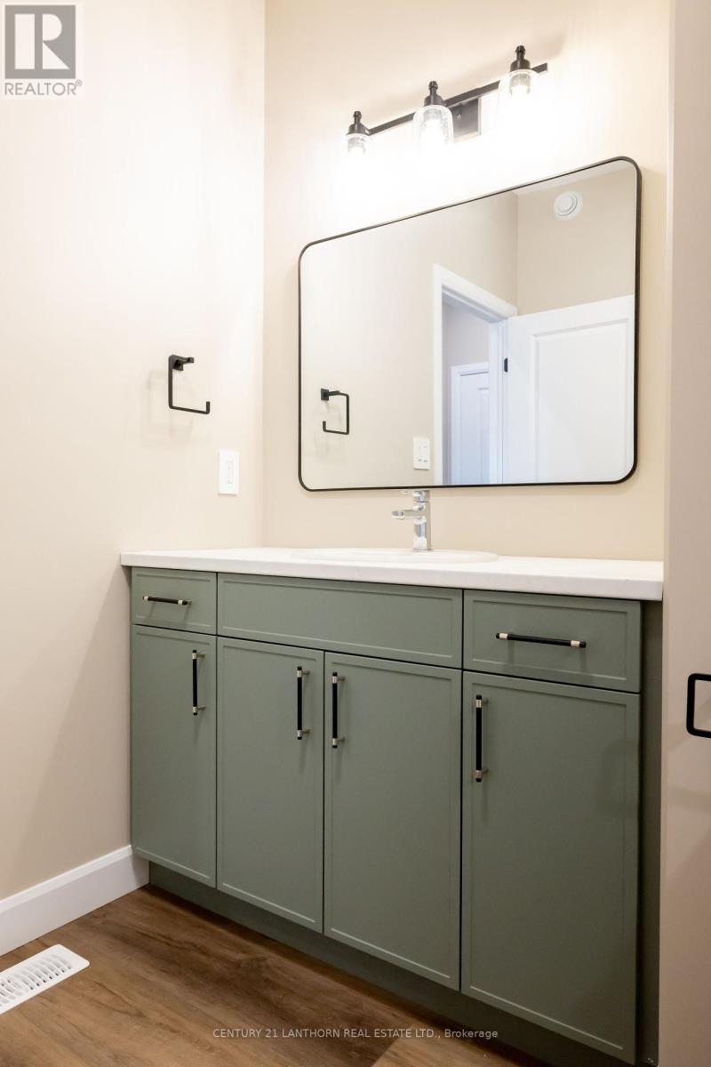 60 Hastings Park Drive, Belleville (Belleville Ward), Ontario  K8P 0H7 - Photo 20 - X12396269