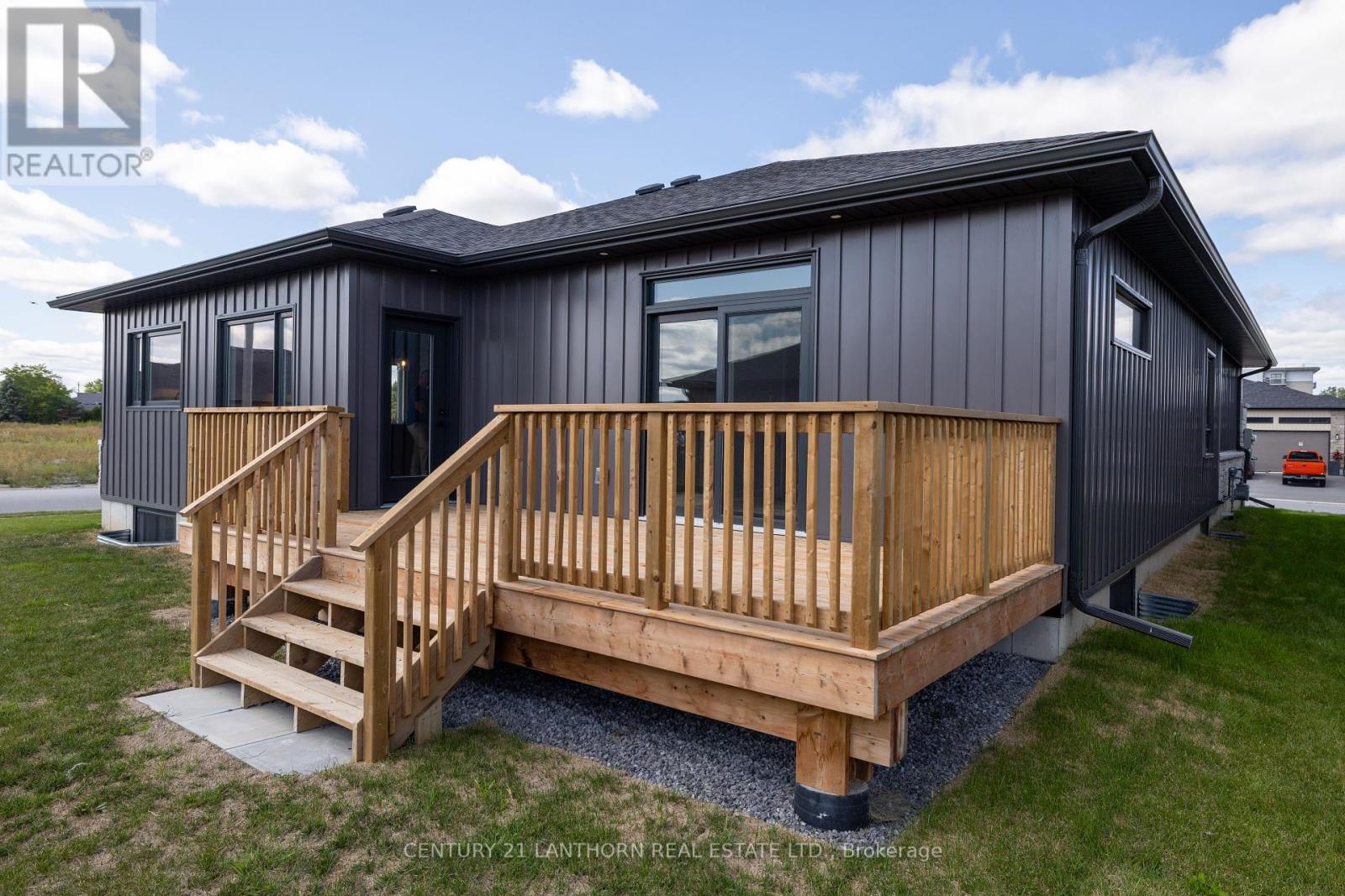 60 Hastings Park Drive, Belleville (Belleville Ward), Ontario  K8P 0H7 - Photo 21 - X12396269