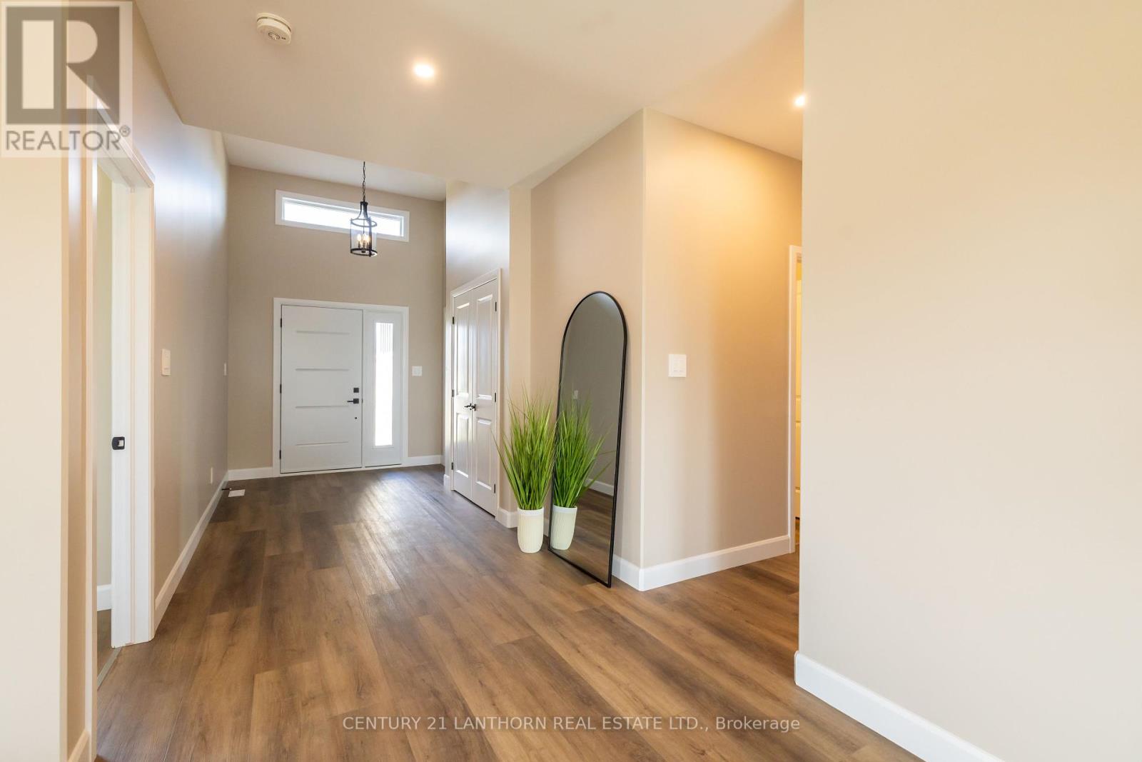 60 Hastings Park Drive, Belleville (Belleville Ward), Ontario  K8P 0H7 - Photo 5 - X12396269