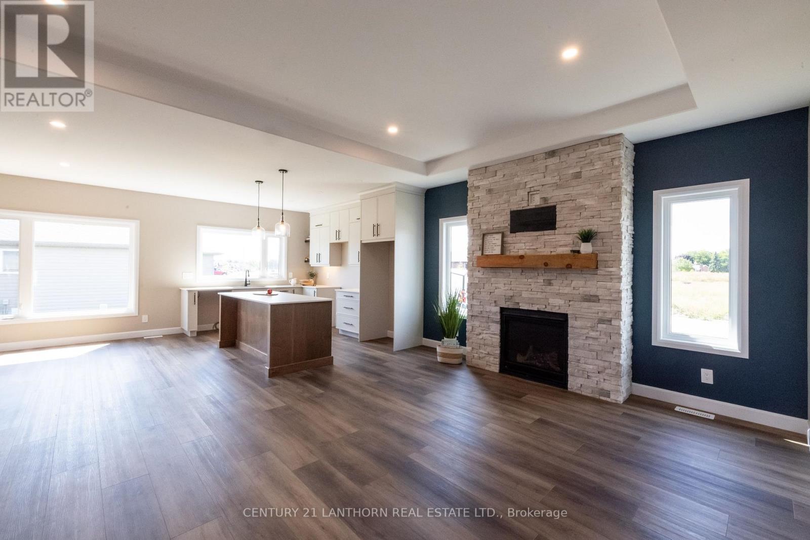 60 Hastings Park Drive, Belleville (Belleville Ward), Ontario  K8P 0H7 - Photo 6 - X12396269