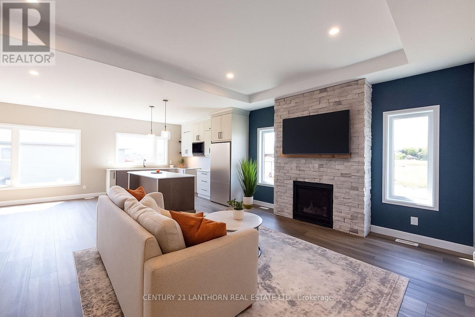 60 Hastings Park Drive, Belleville (Belleville Ward), Ontario  K8P 0H7 - Photo 7 - X12396269