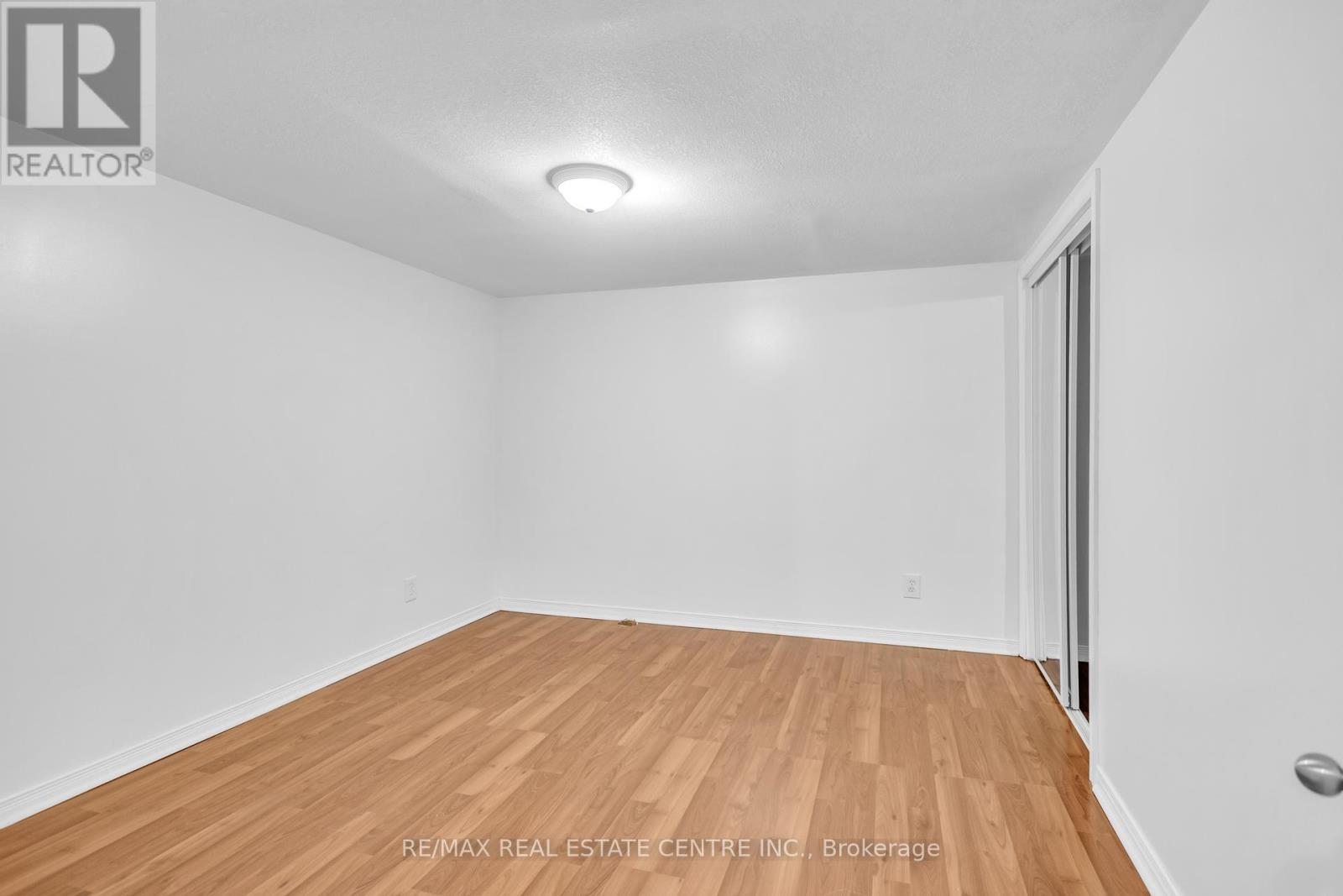 741 Mullin Way, Burlington, Ontario  L7L 4J8 - Photo 33 - W12396134