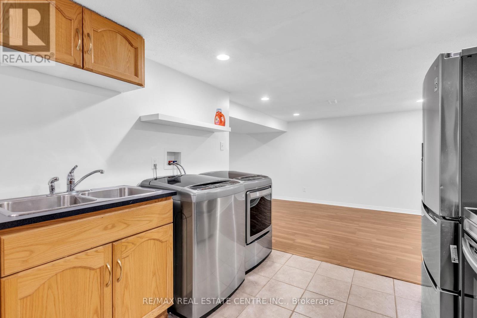 741 Mullin Way, Burlington, Ontario  L7L 4J8 - Photo 30 - W12396134