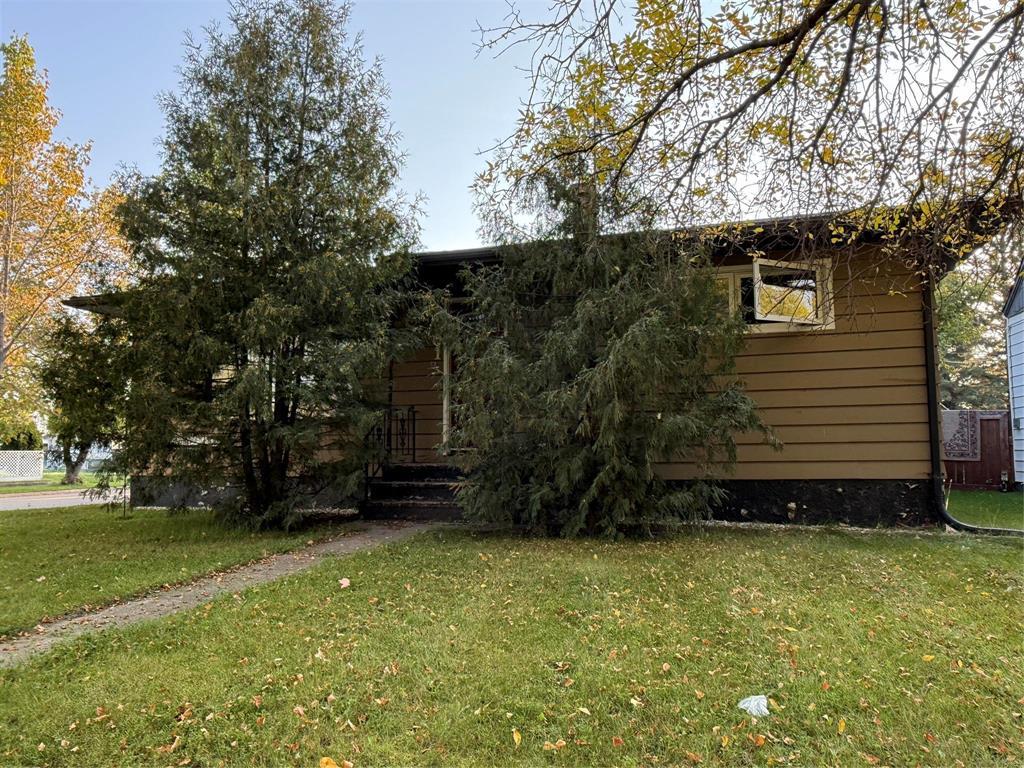 301 8th Avenue S, Swan River, Manitoba