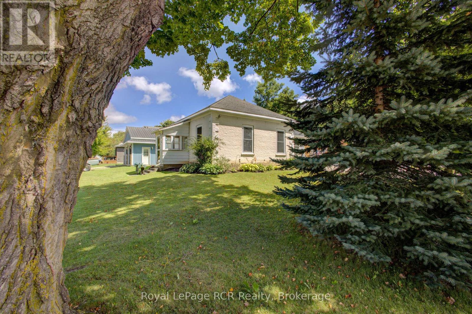 134 Frederick Street E, Wellington North, Ontario  N0G 1A0 - Photo 1 - X12370903
