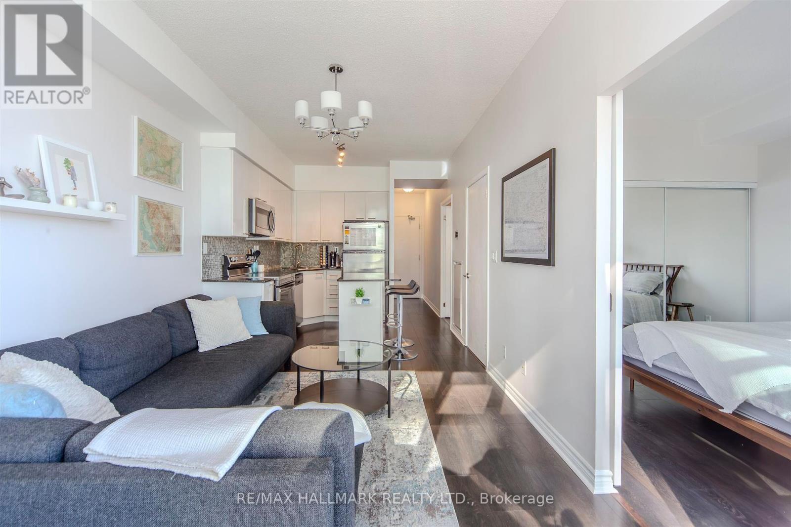 1001 - 15 Bruyeres Mews, Toronto (Niagara), Ontario  M5V 0A7 - Photo 14 - C12396256