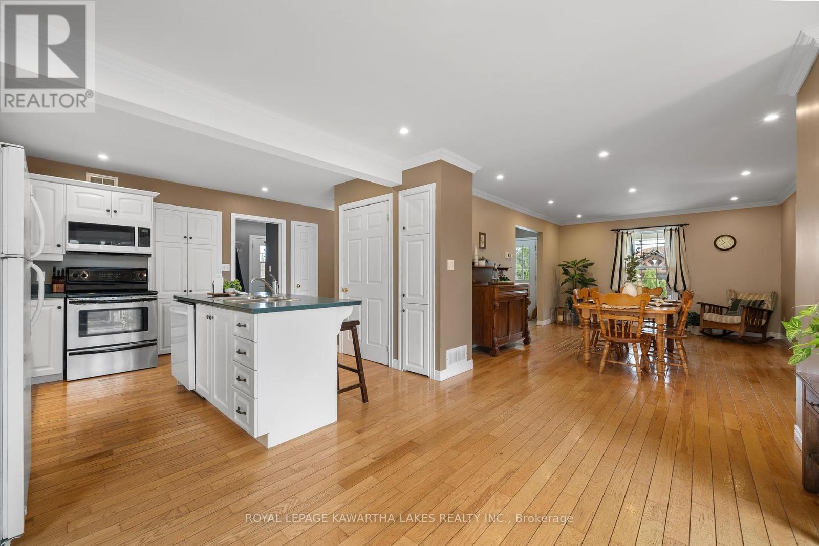 890 Woodville Road, Kawartha Lakes, Ontario  K0M 2T0 - Photo 11 - X12396313