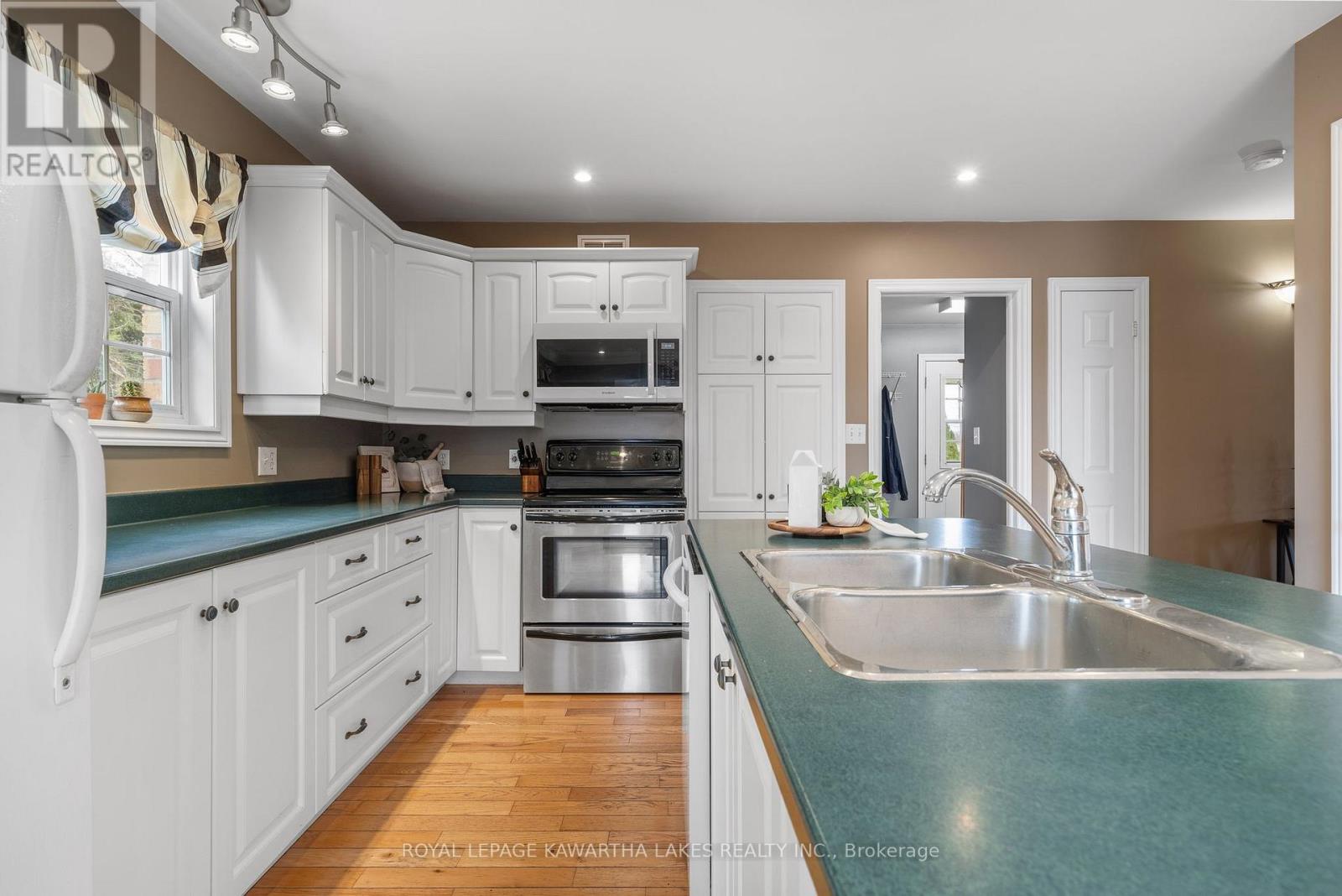 890 Woodville Road, Kawartha Lakes, Ontario  K0M 2T0 - Photo 15 - X12396313