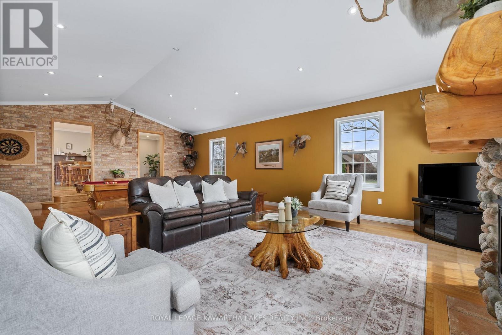 890 Woodville Road, Kawartha Lakes, Ontario  K0M 2T0 - Photo 18 - X12396313