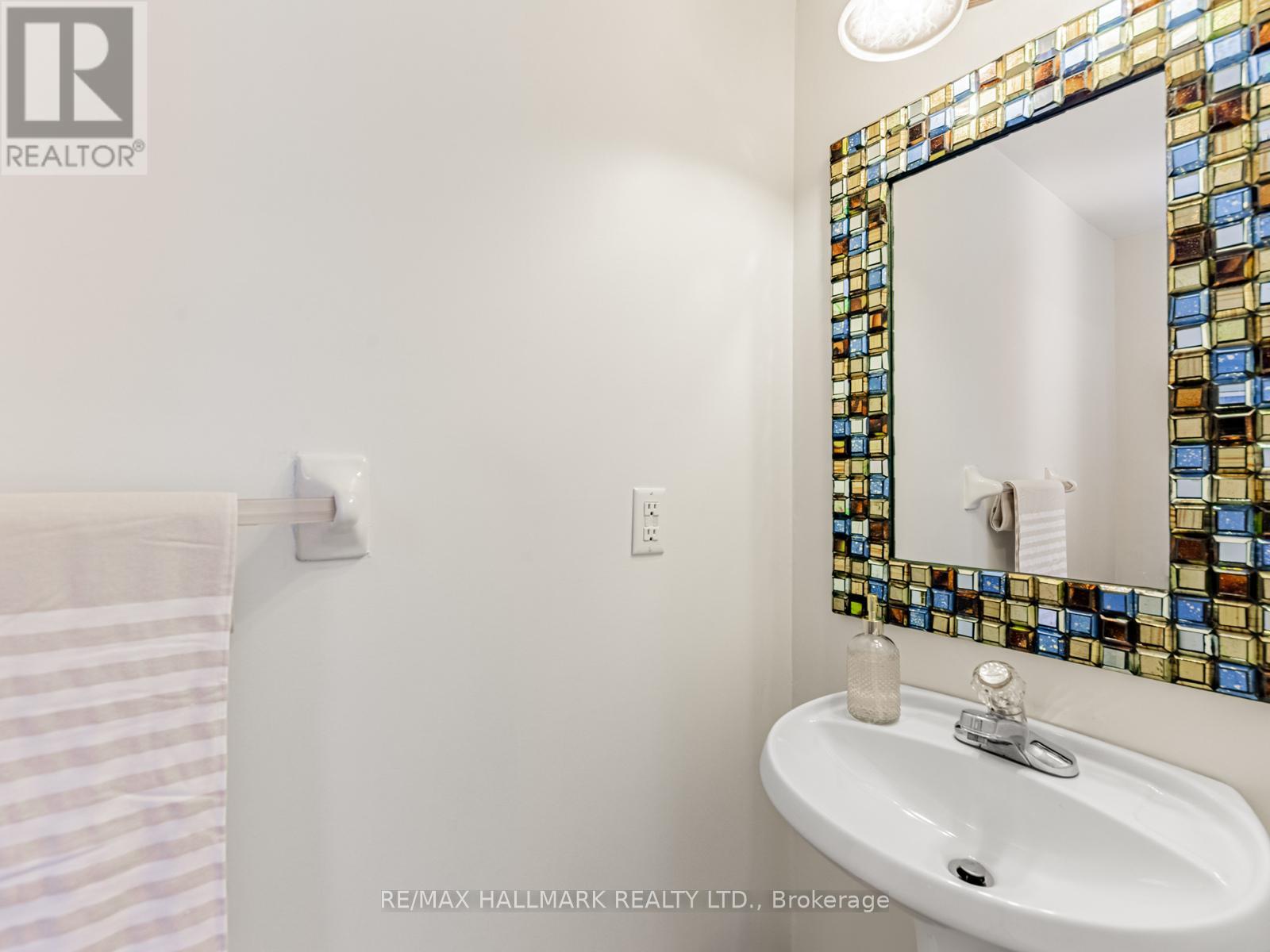 52 Mistleflower Court, Richmond Hill, Ontario  L4E 3T9 - Photo 17 - N12396264
