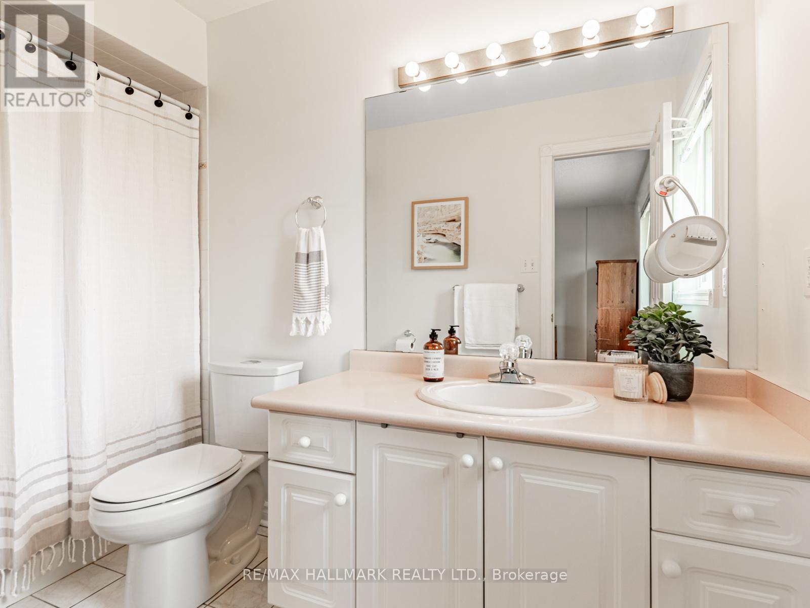 52 Mistleflower Court, Richmond Hill, Ontario  L4E 3T9 - Photo 21 - N12396264