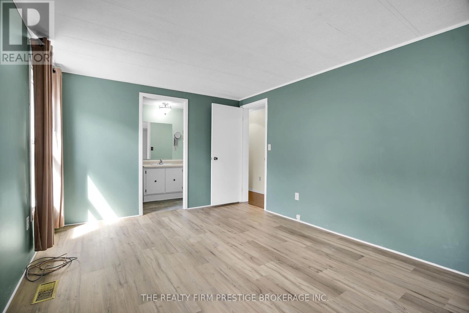 34 Miller St Street, Strathroy-Caradoc, Ontario  N7G 3K8 - Photo 14 - X12396331