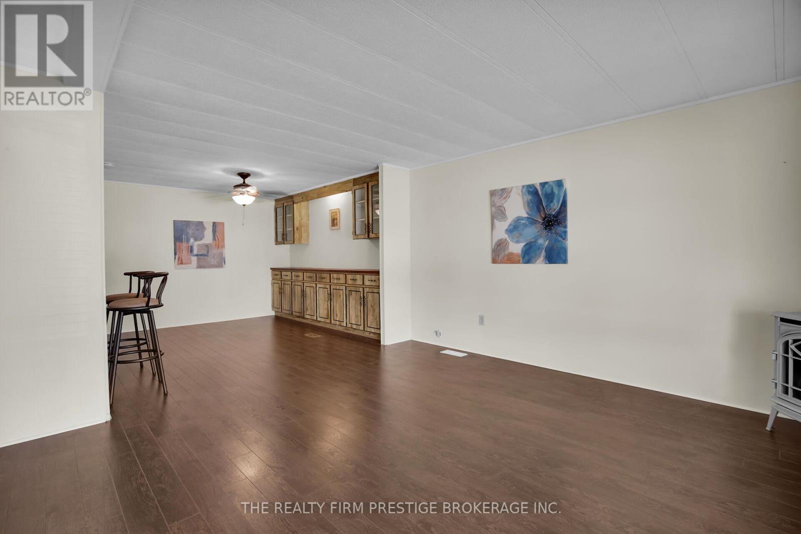 34 Miller St Street, Strathroy-Caradoc, Ontario  N7G 3K8 - Photo 6 - X12396331