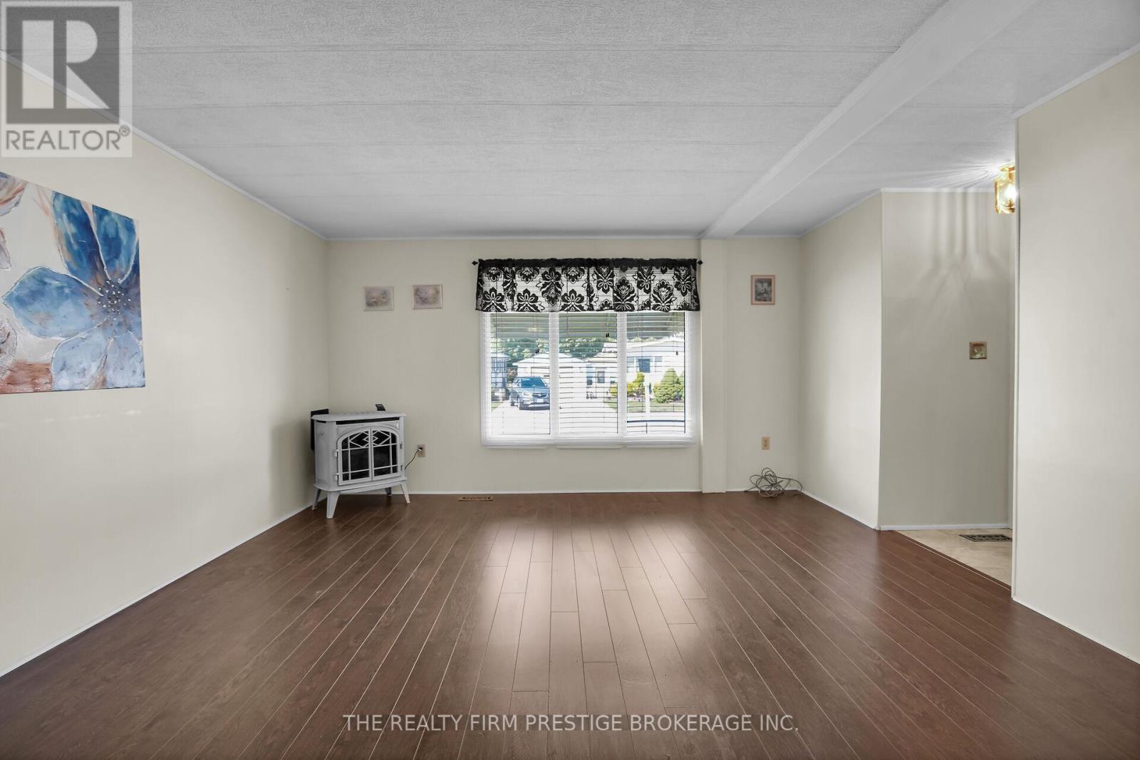 34 Miller St Street, Strathroy-Caradoc, Ontario  N7G 3K8 - Photo 7 - X12396331