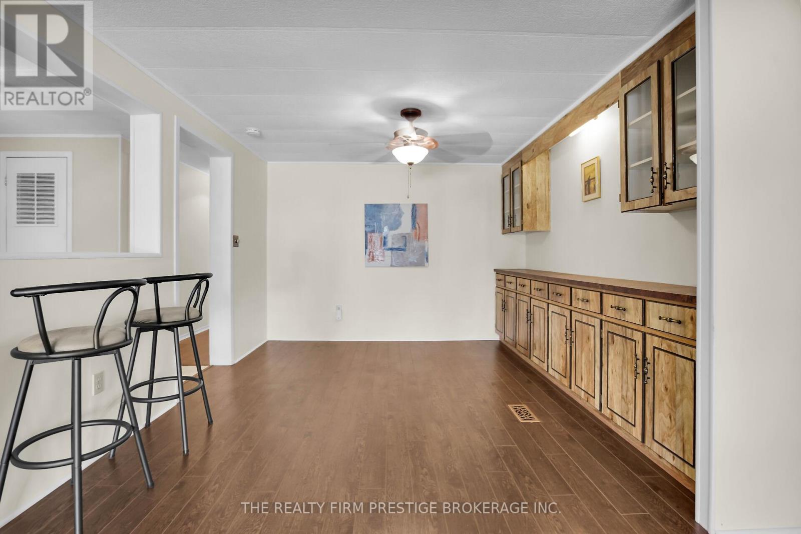 34 Miller St Street, Strathroy-Caradoc, Ontario  N7G 3K8 - Photo 8 - X12396331