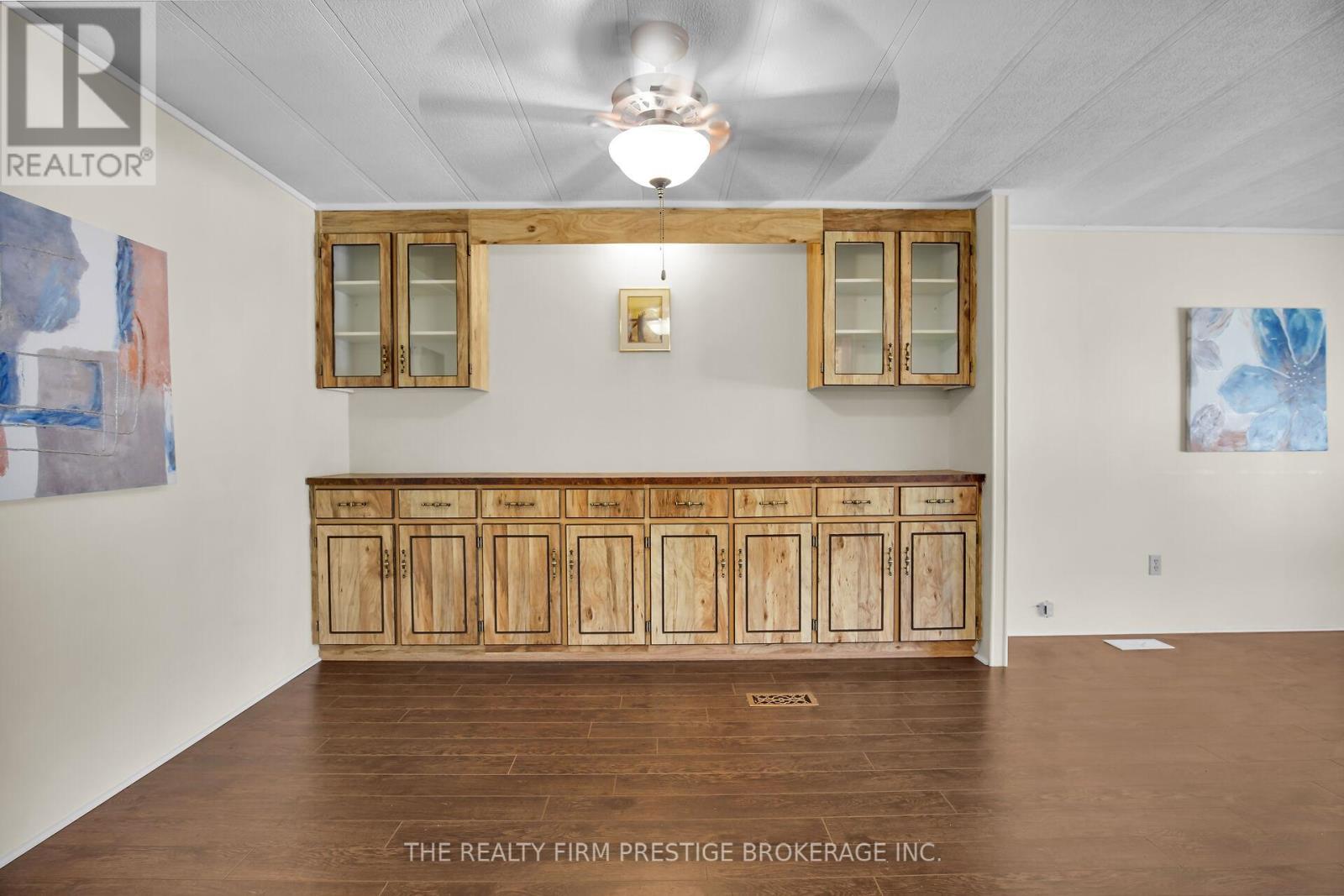 34 Miller St Street, Strathroy-Caradoc, Ontario  N7G 3K8 - Photo 9 - X12396331