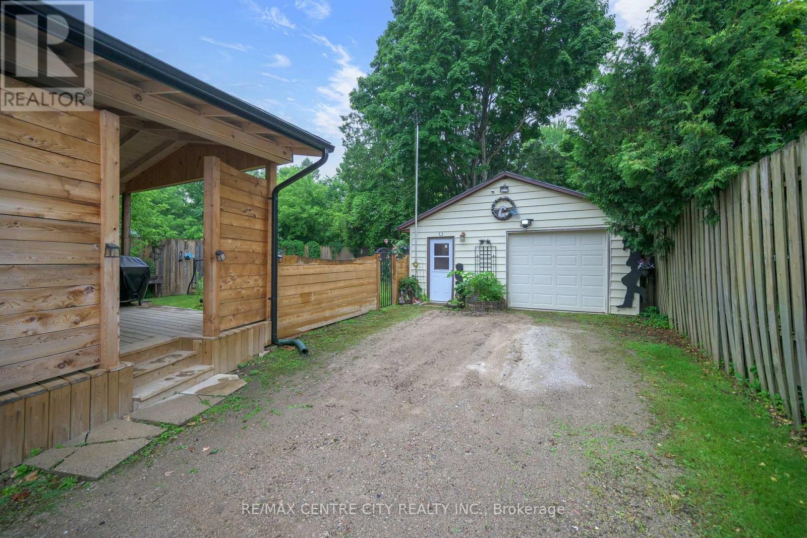 99 Wilson Avenue, London North, Ontario  N6H 1X8 - Photo 3 - X12396339