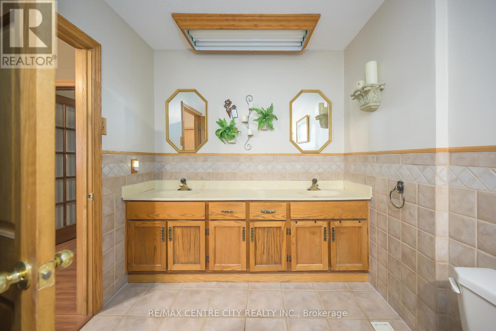 99 Wilson Avenue, London North, Ontario  N6H 1X8 - Photo 35 - X12396339