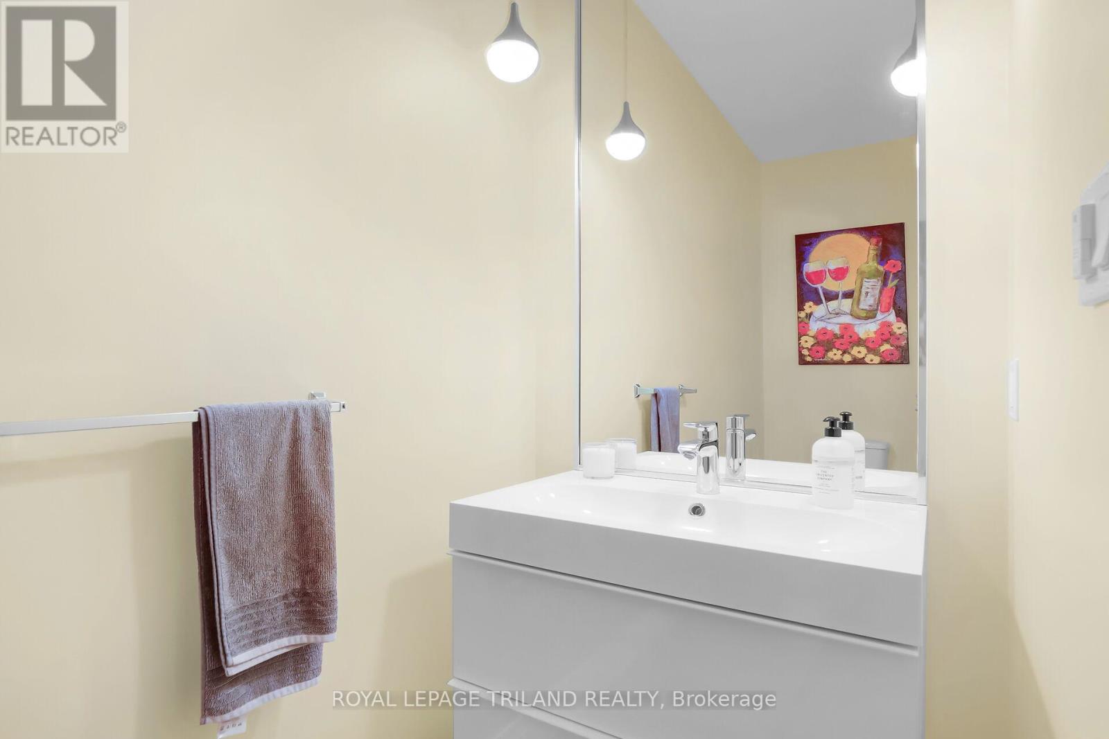 2438 Red Thorne Avenue, London South, Ontario  N6P 0E7 - Photo 15 - X12396359