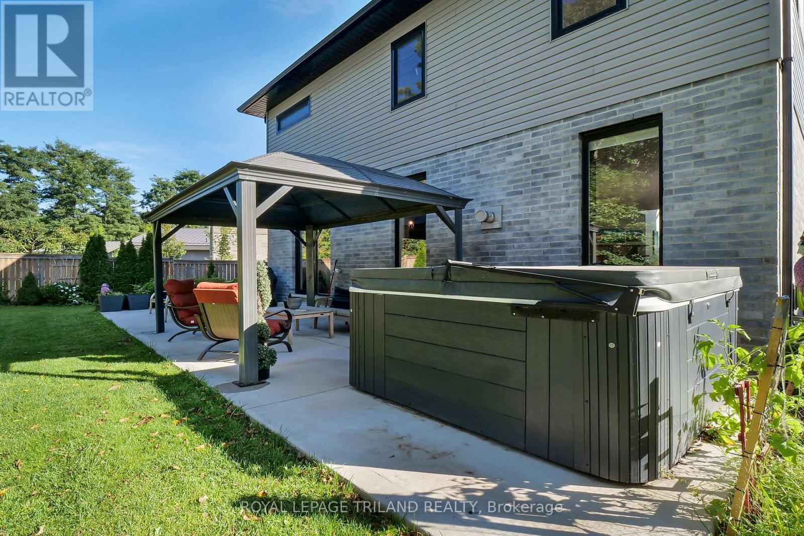 2438 Red Thorne Avenue, London South, Ontario  N6P 0E7 - Photo 32 - X12396359
