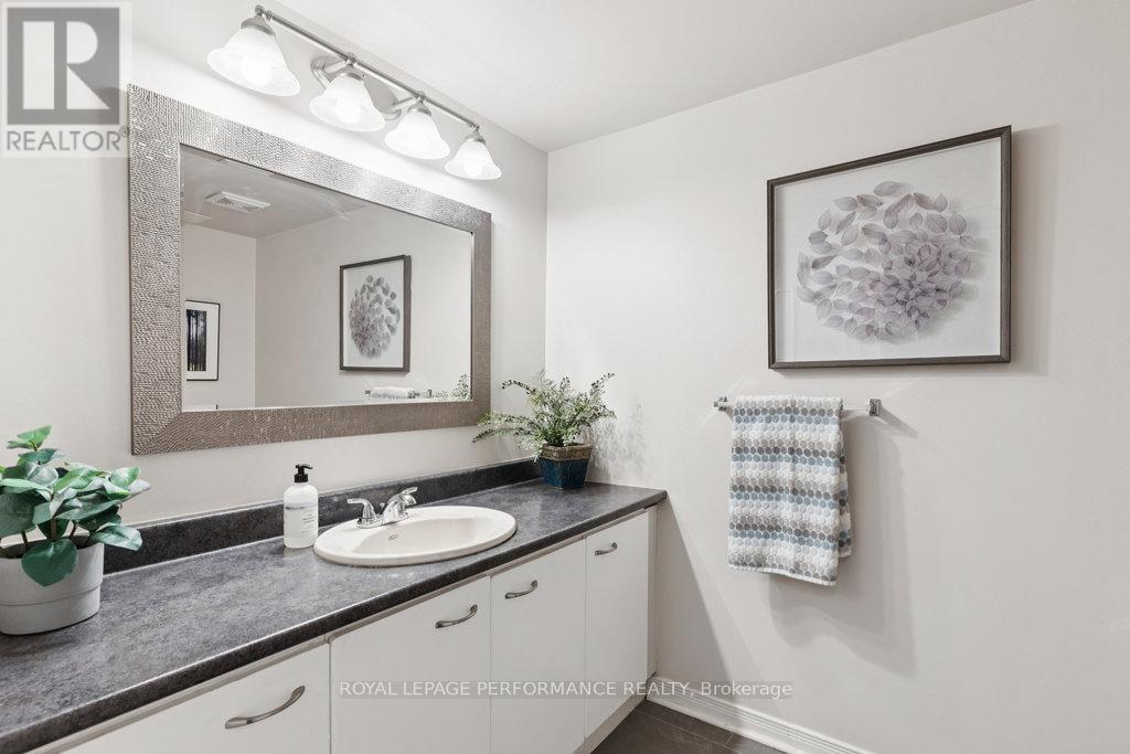 5 Forsyth Lane, Ottawa, Ontario  K2H 9H1 - Photo 6 - X12396295