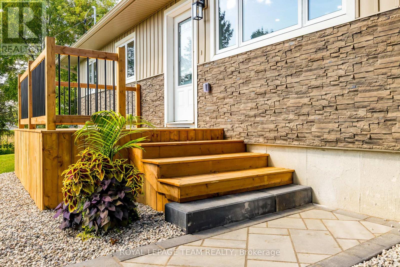 206 River View Lane, North Grenville, Ontario  K0G 1J0 - Photo 5 - X12396318
