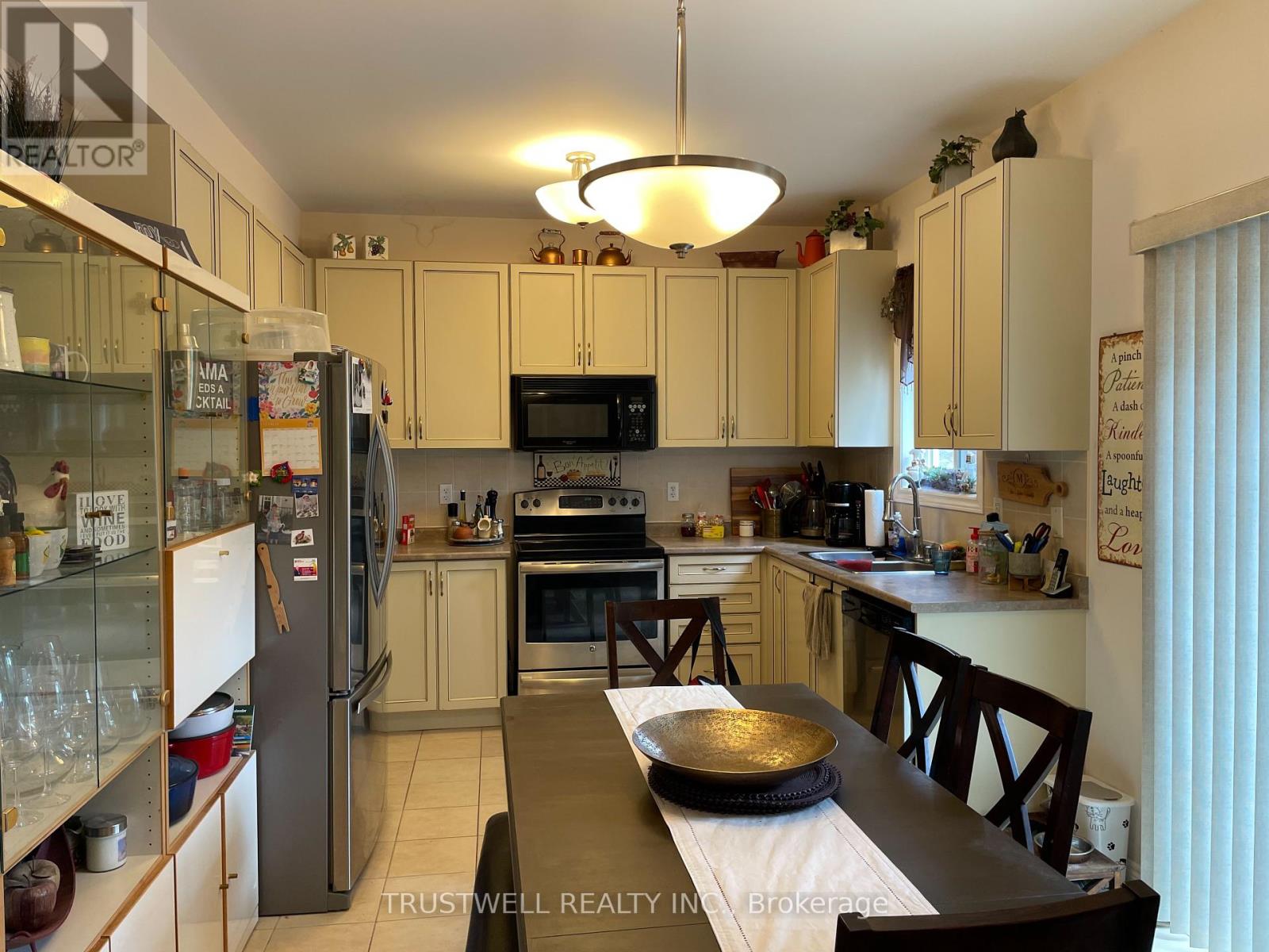 19 Balliol Avenue, Richmond Hill (Oak Ridges Lake Wilcox), Ontario  L4E 5B3 - Photo 5 - N12396054