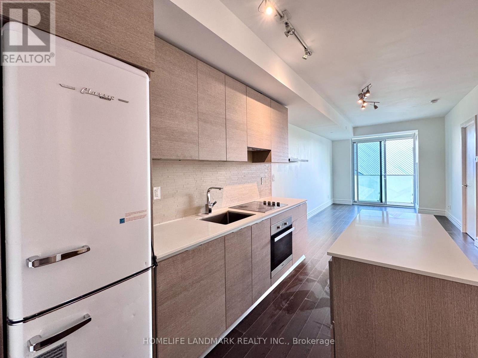 702 - 200 Bloor Street W, Toronto, Ontario  M5S 0B1 - Photo 2 - C12396354