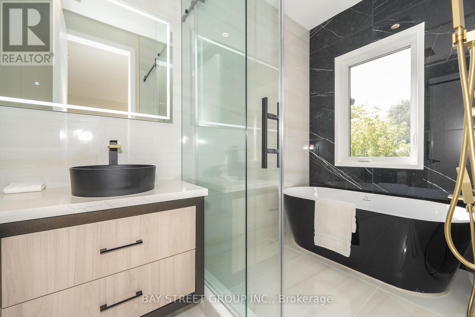 266 Westlake Avenue, Toronto (Woodbine-Lumsden), Ontario  M4C 4T6 - Photo 21 - E12396329