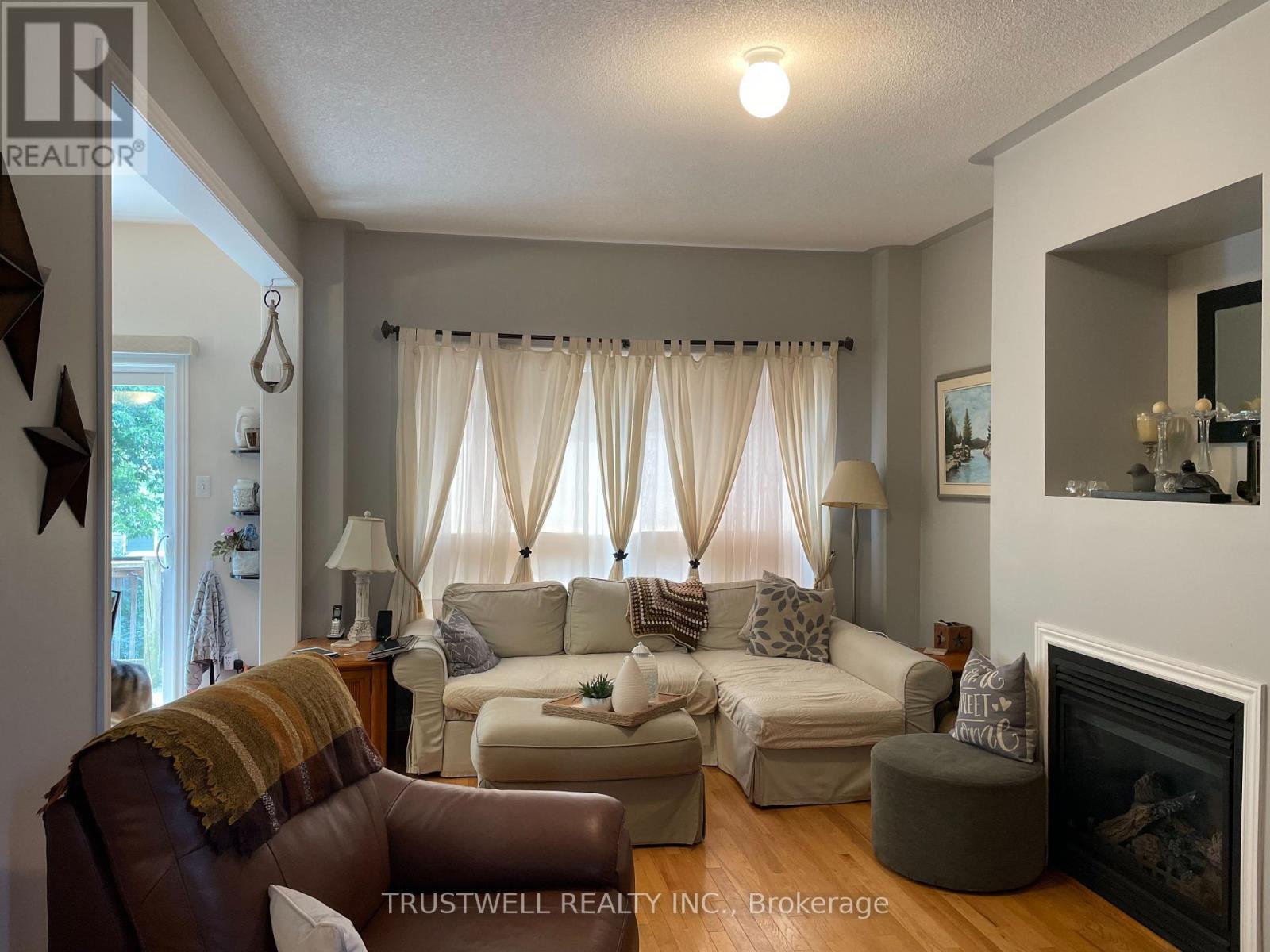 19 Balliol Avenue, Richmond Hill (Oak Ridges Lake Wilcox), Ontario  L4E 5B3 - Photo 6 - N12396054