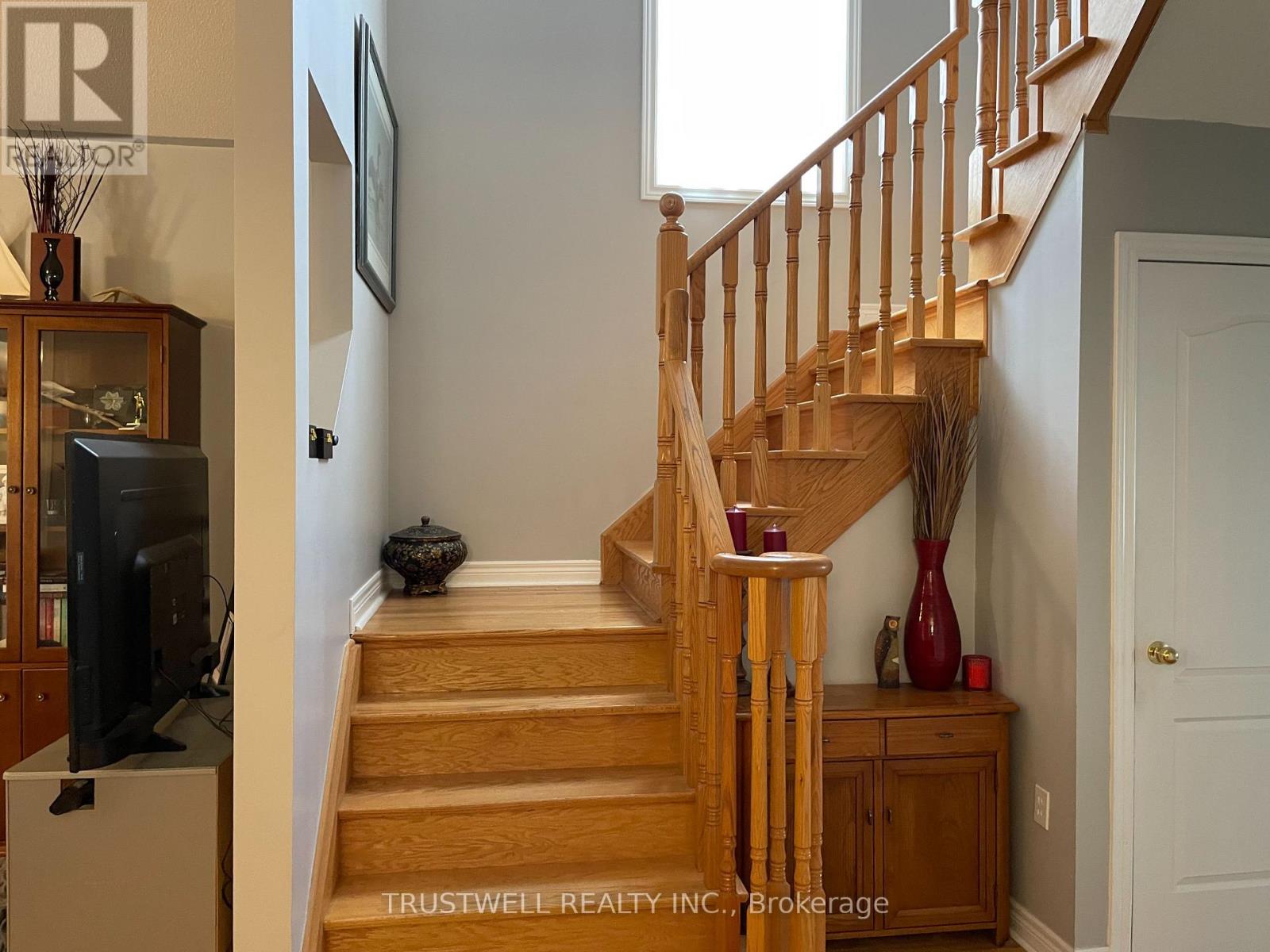 19 Balliol Avenue, Richmond Hill (Oak Ridges Lake Wilcox), Ontario  L4E 5B3 - Photo 7 - N12396054