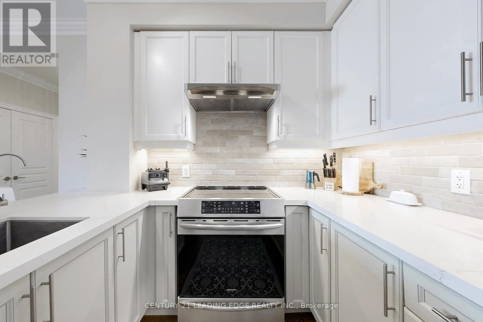 305 - 35 Baker Hill Boulevard, Whitchurch-Stouffville, Ontario  L4A 1P8 - Photo 23 - N12396298